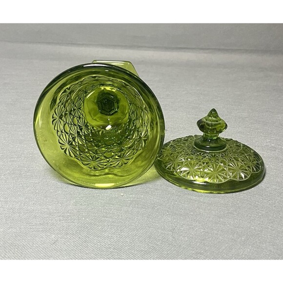 Vintage L.E. Smith Green Glass Candy Dish w/Lid Daisy And Button Footed Compote - Picture 5 of 10